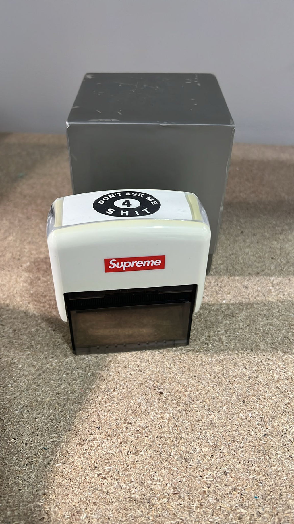 Timbro Autoinchiostrante Supreme "Don't Ask Me 4 Sh*t" (SS18)