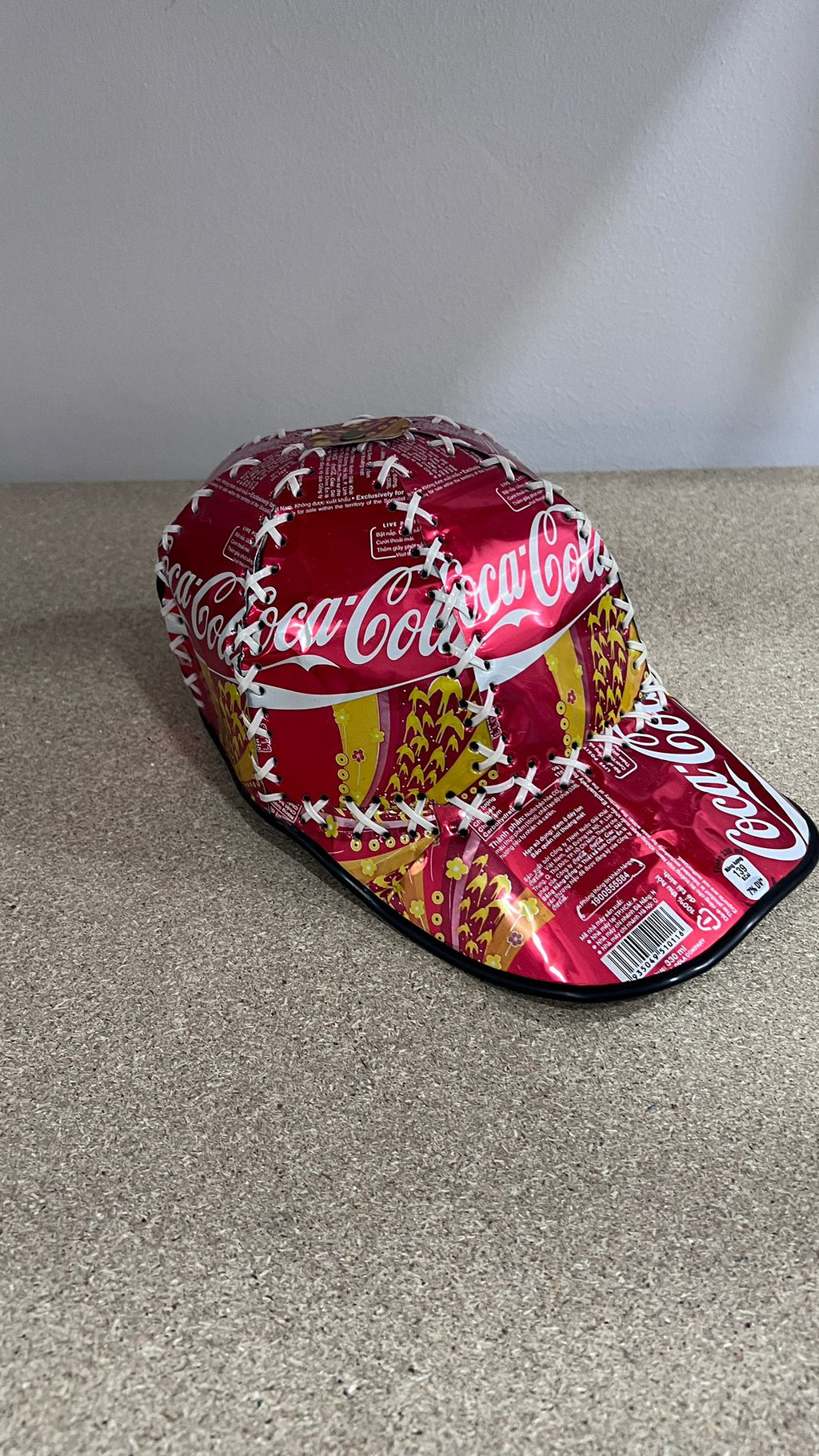 Cappello Baseball Unico in Lattine di Coca-Cola