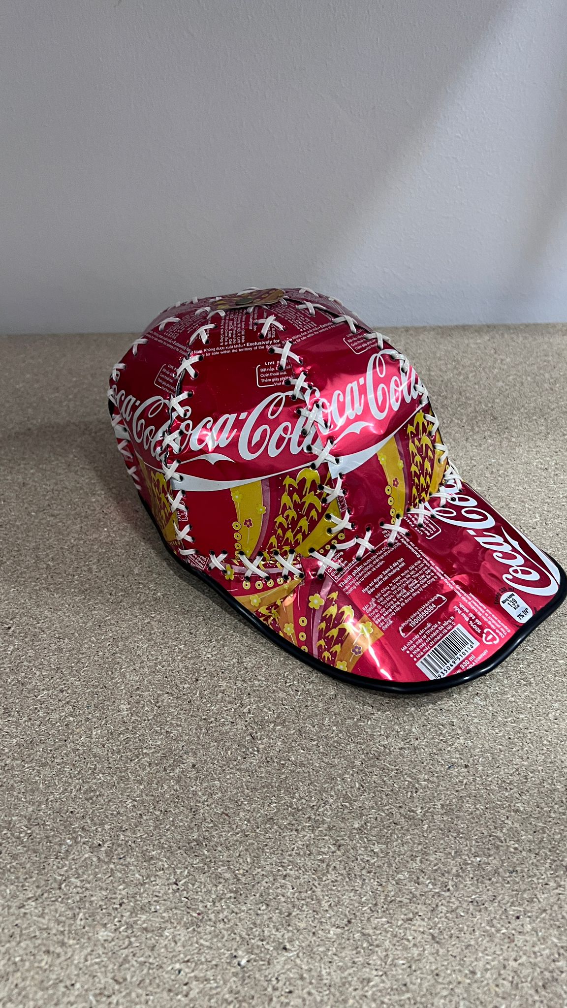 Cappello Baseball Unico in Lattine di Coca-Cola