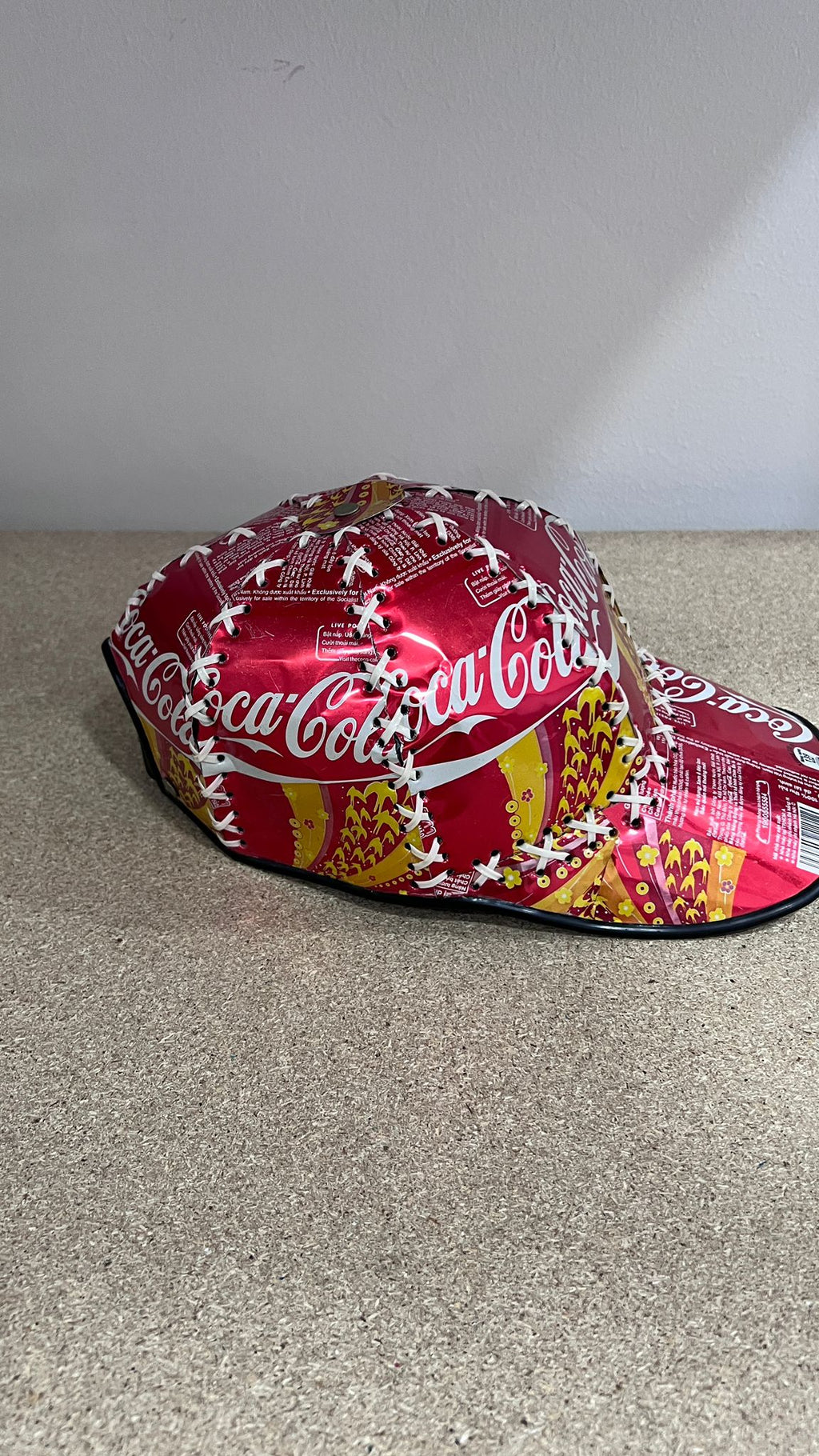 Cappello Baseball Unico in Lattine di Coca-Cola