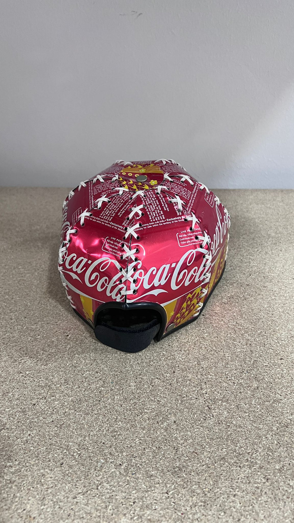 Cappello Baseball Unico in Lattine di Coca-Cola