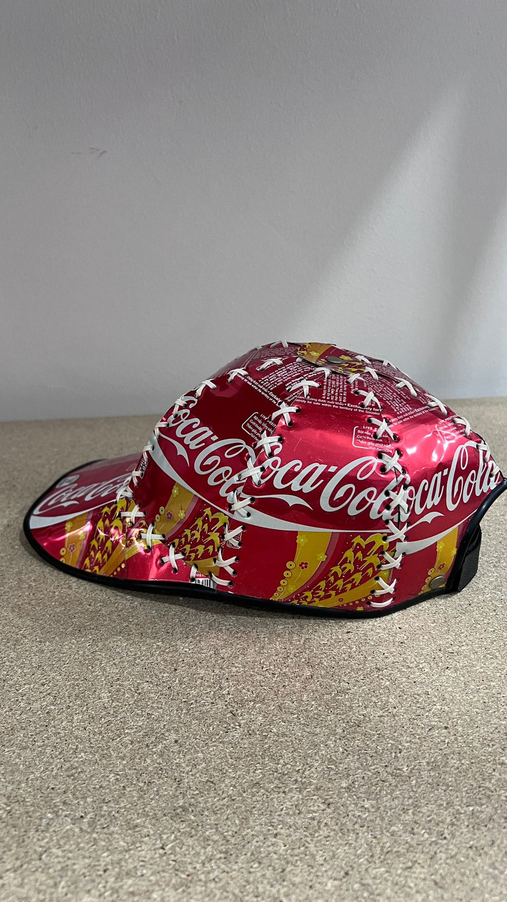 Cappello Baseball Unico in Lattine di Coca-Cola