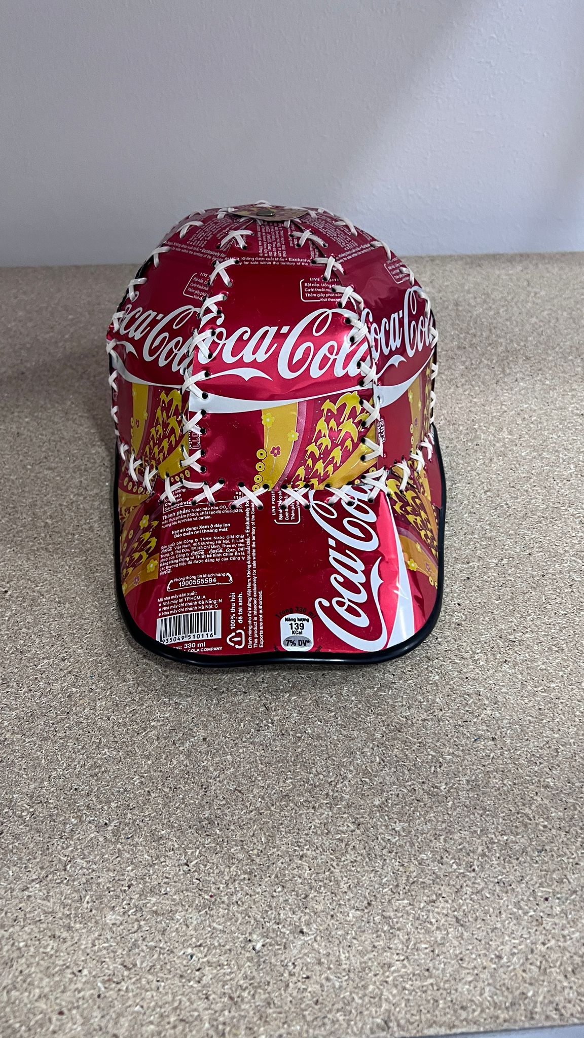 Cappello Baseball Unico in Lattine di Coca-Cola